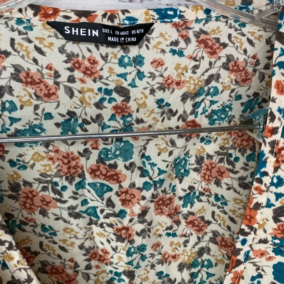 Shein floral blouse. Size L - Picture 6 of 8